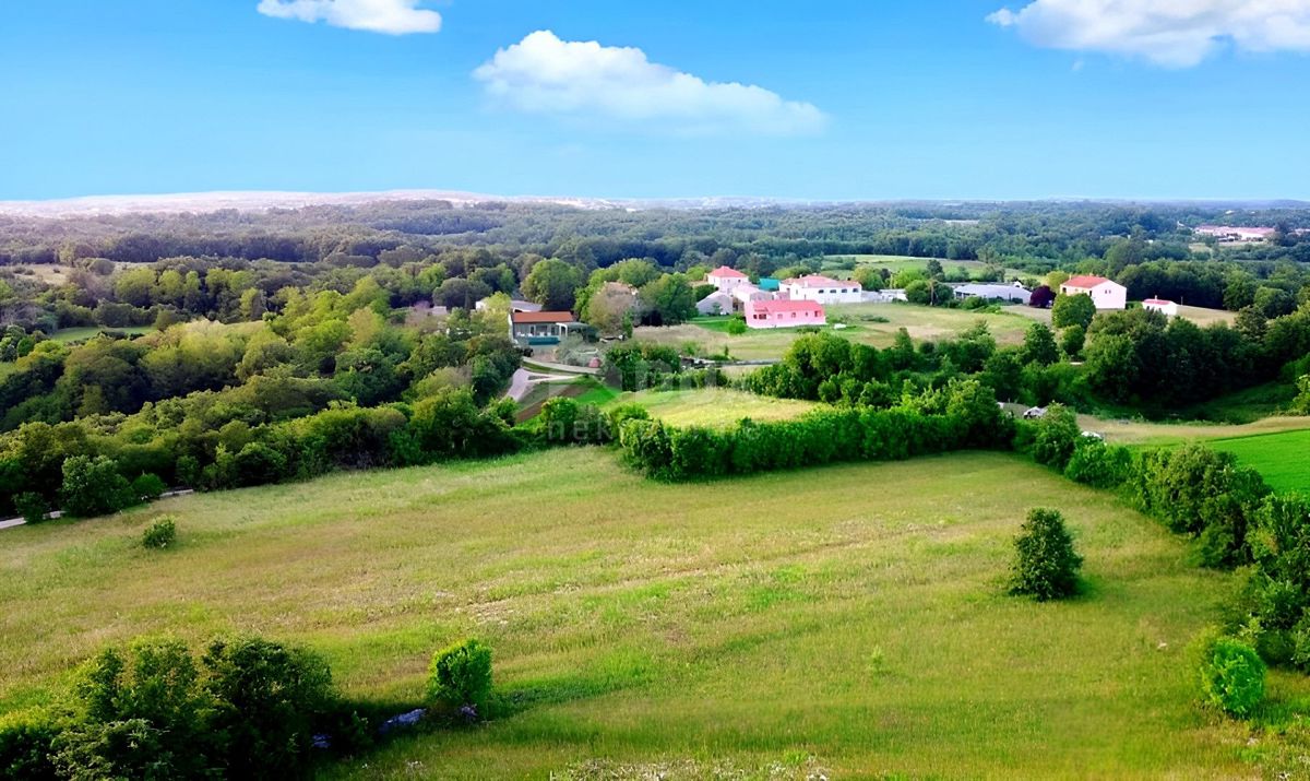 ISTRIA, ŽMINJ - Ampio terreno ai margini del villaggio