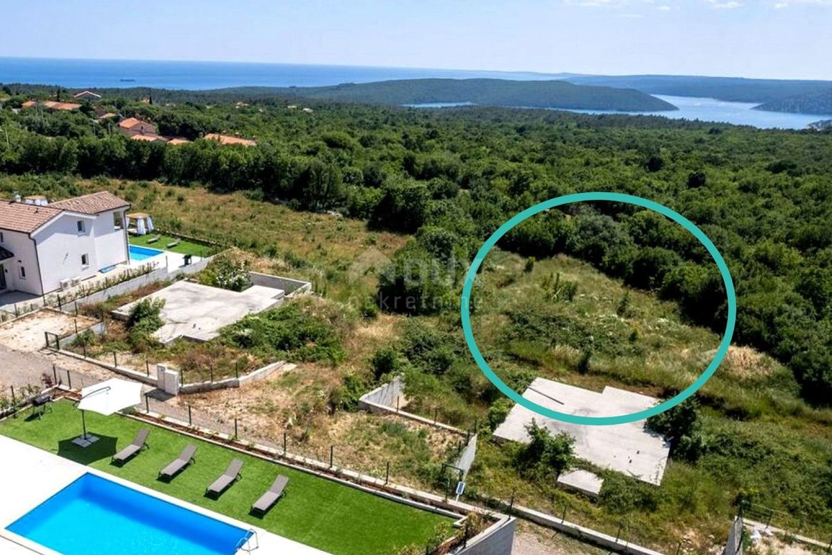 ISTRIA, RABAC - Terreno con concessione edilizia e vista mare