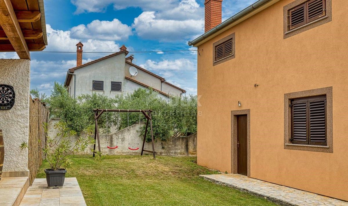 ISTRIA, LOBORIKA - Spaziosa casa con due appartamenti e piscina