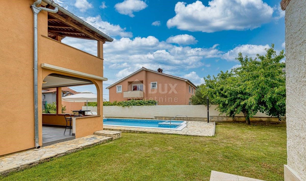 ISTRIA, LOBORIKA - Spaziosa casa con due appartamenti e piscina