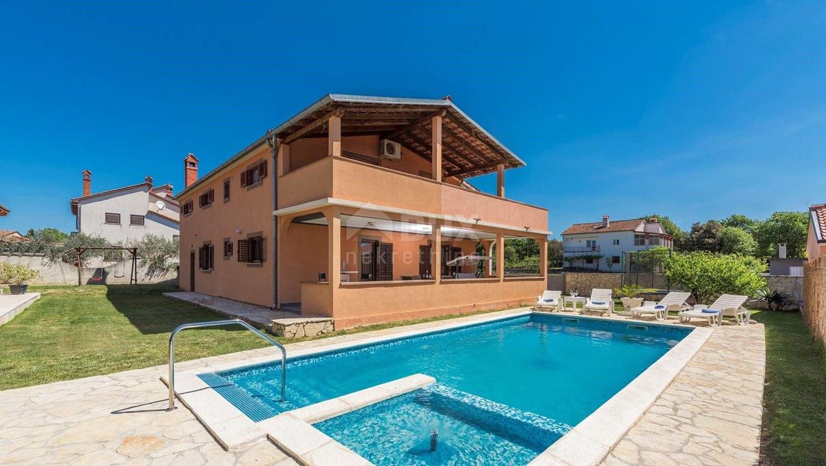 ISTRIA, LOBORIKA - Spaziosa casa con due appartamenti e piscina