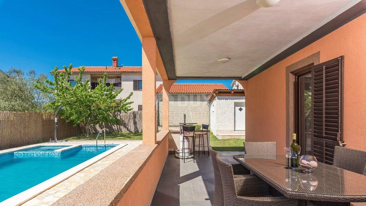 ISTRIA, LOBORIKA - Spaziosa casa con due appartamenti e piscina