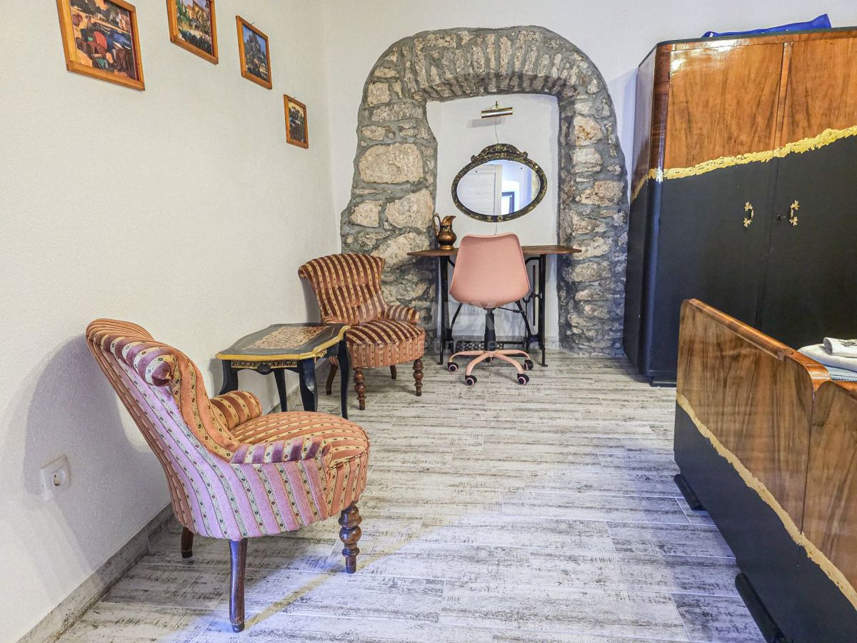 ISOLA DI KRK - Casa in pietra ristrutturata, piena di fascino e dettagli autentici