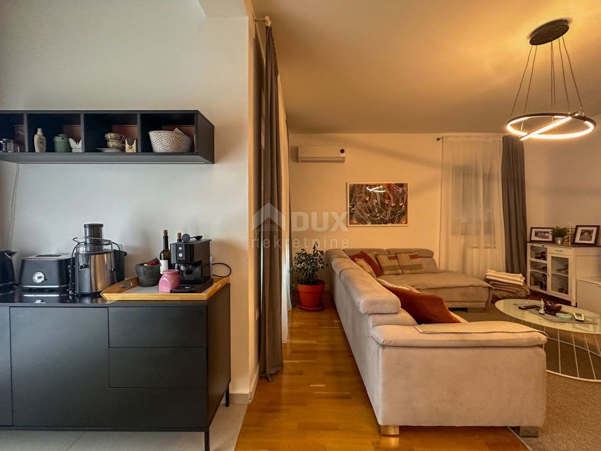 OPATIJA, MATULJI - casa con tre appartamenti, piscina e vista mare 
