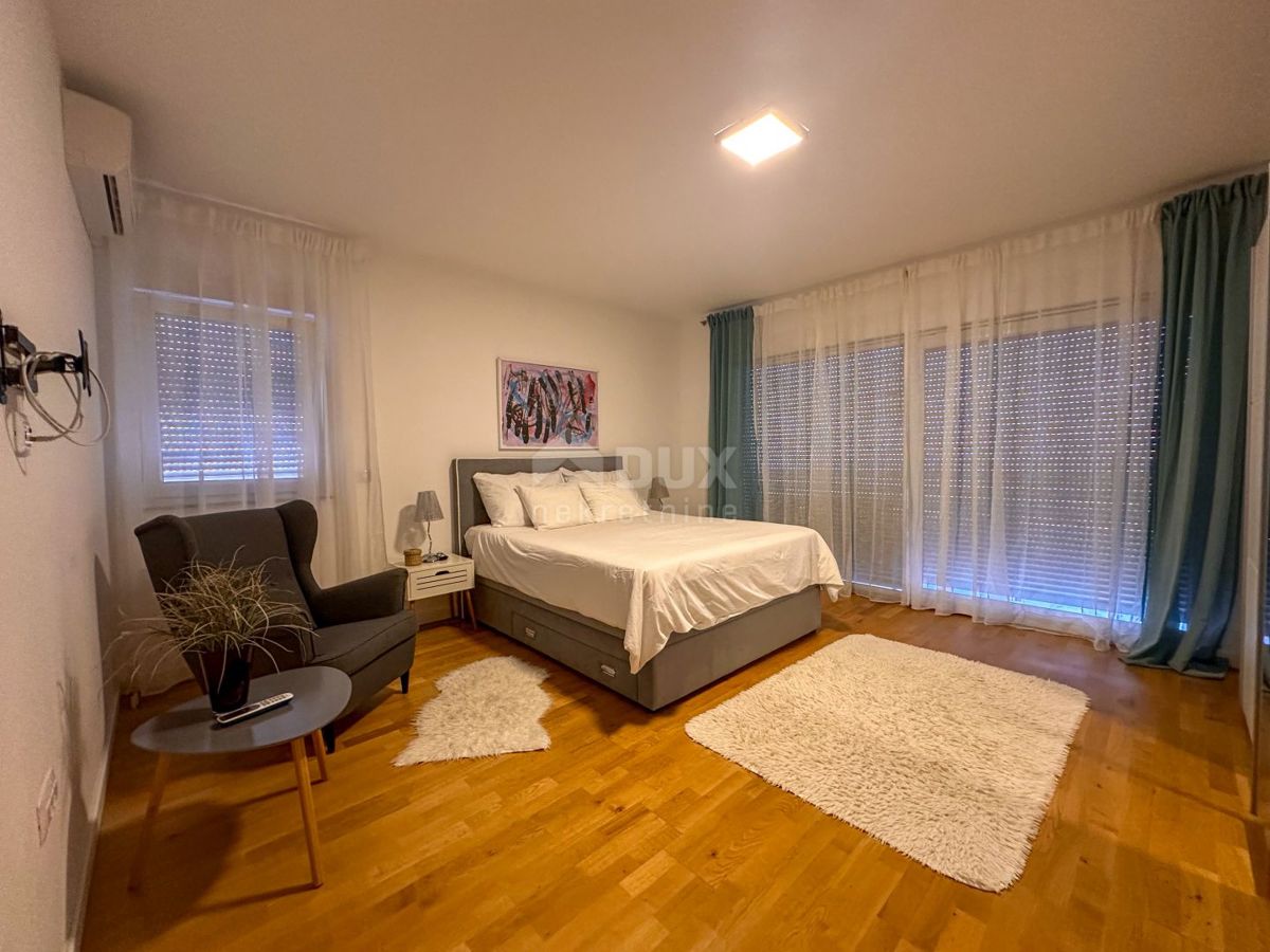 OPATIJA, MATULJI - casa con tre appartamenti, piscina e vista mare 