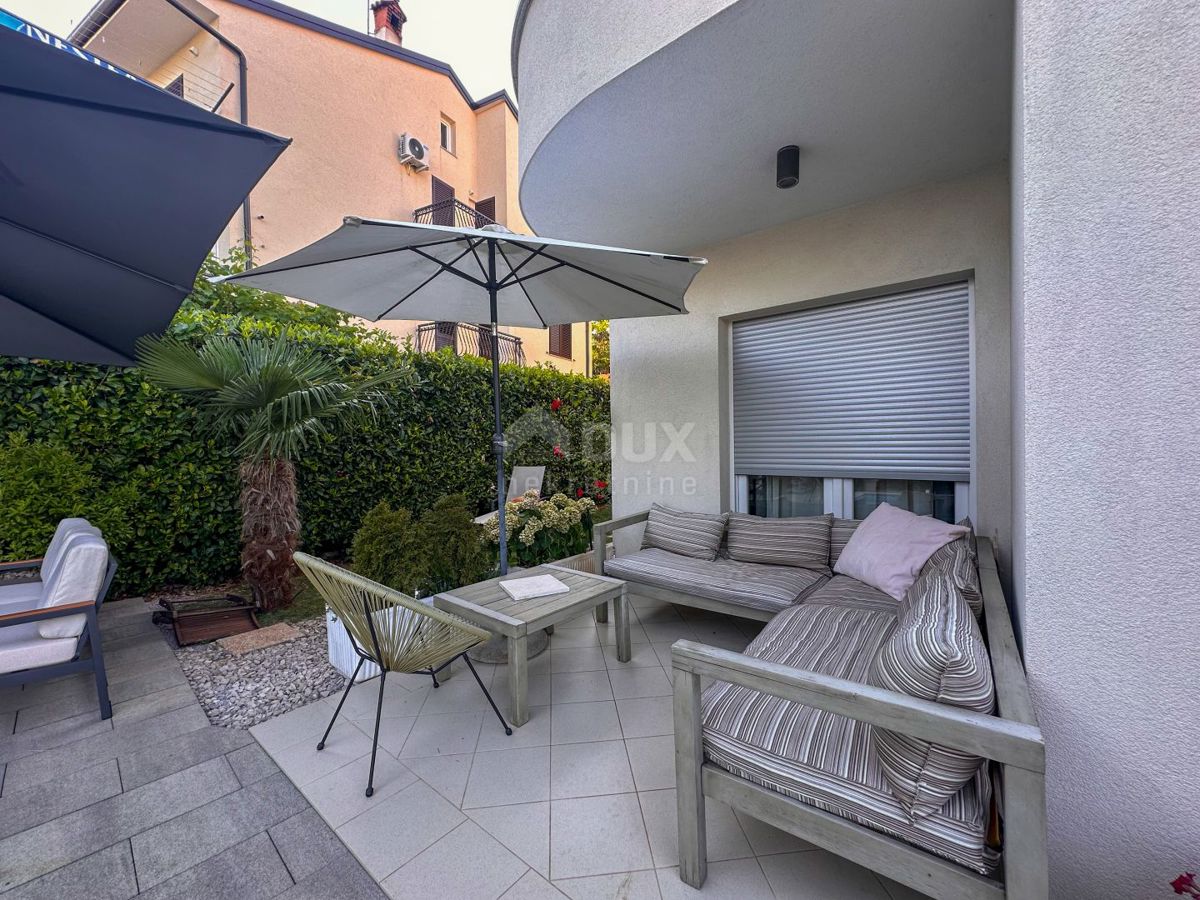 OPATIJA, MATULJI - casa con tre appartamenti, piscina e vista mare 