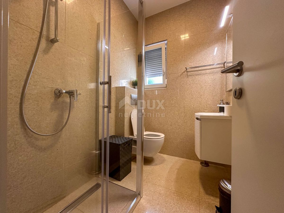 OPATIJA, MATULJI - casa con tre appartamenti, piscina e vista mare 