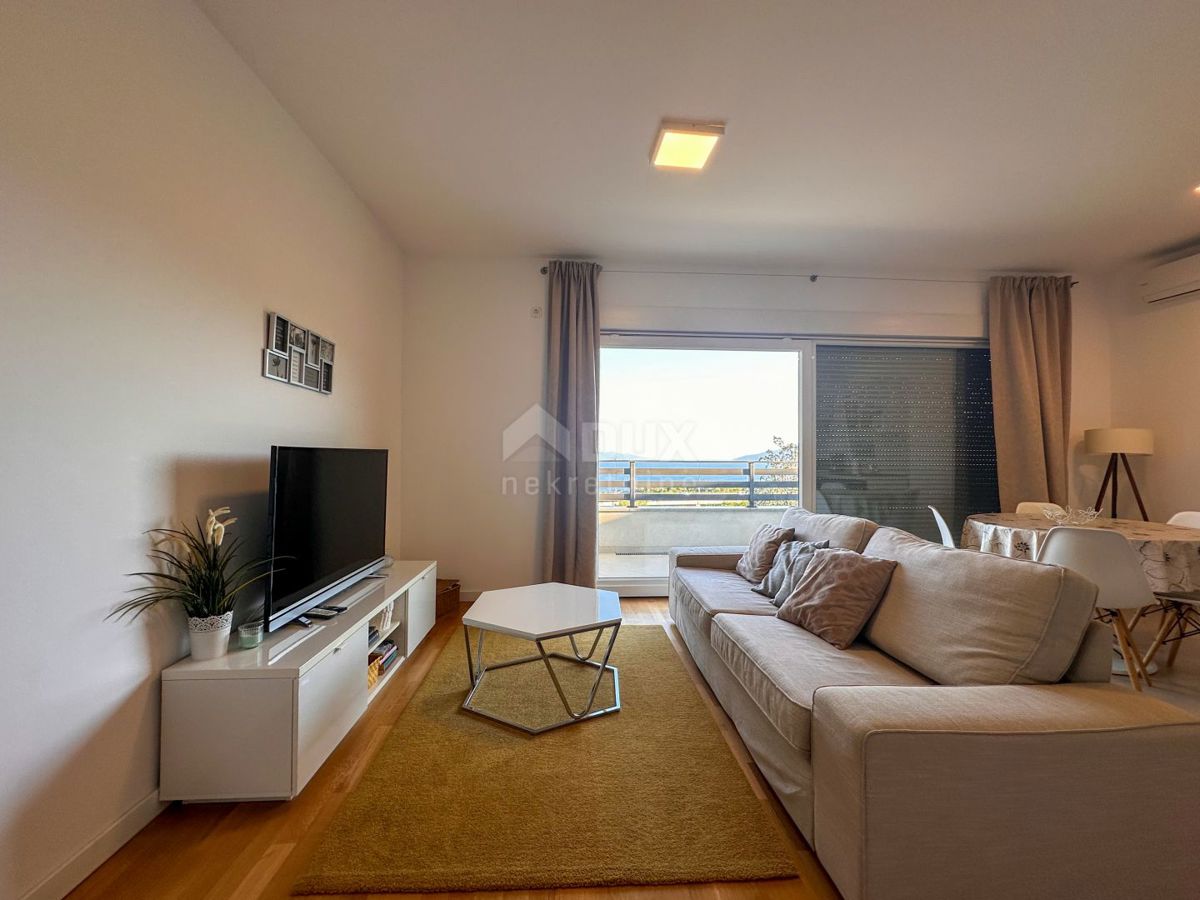 OPATIJA, MATULJI - casa con tre appartamenti, piscina e vista mare 