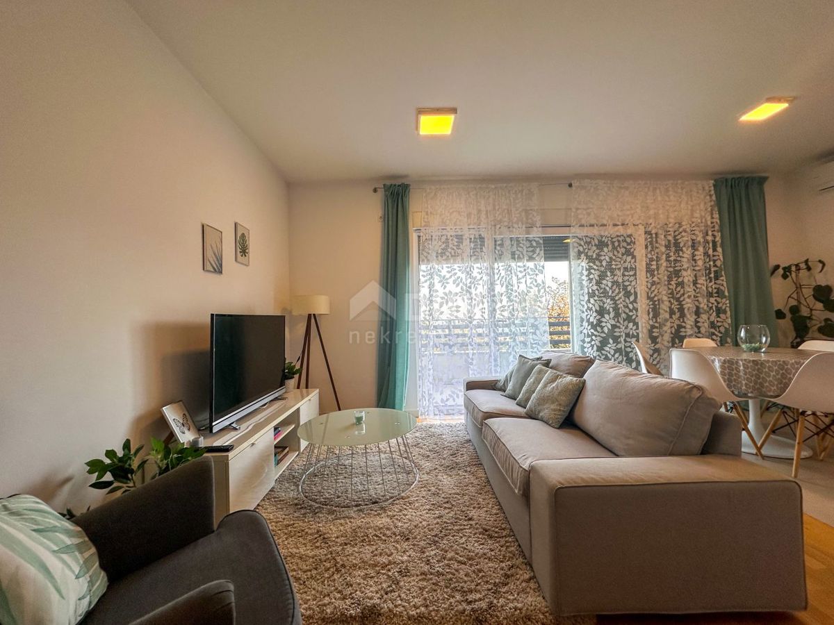 OPATIJA, MATULJI - casa con tre appartamenti, piscina e vista mare 