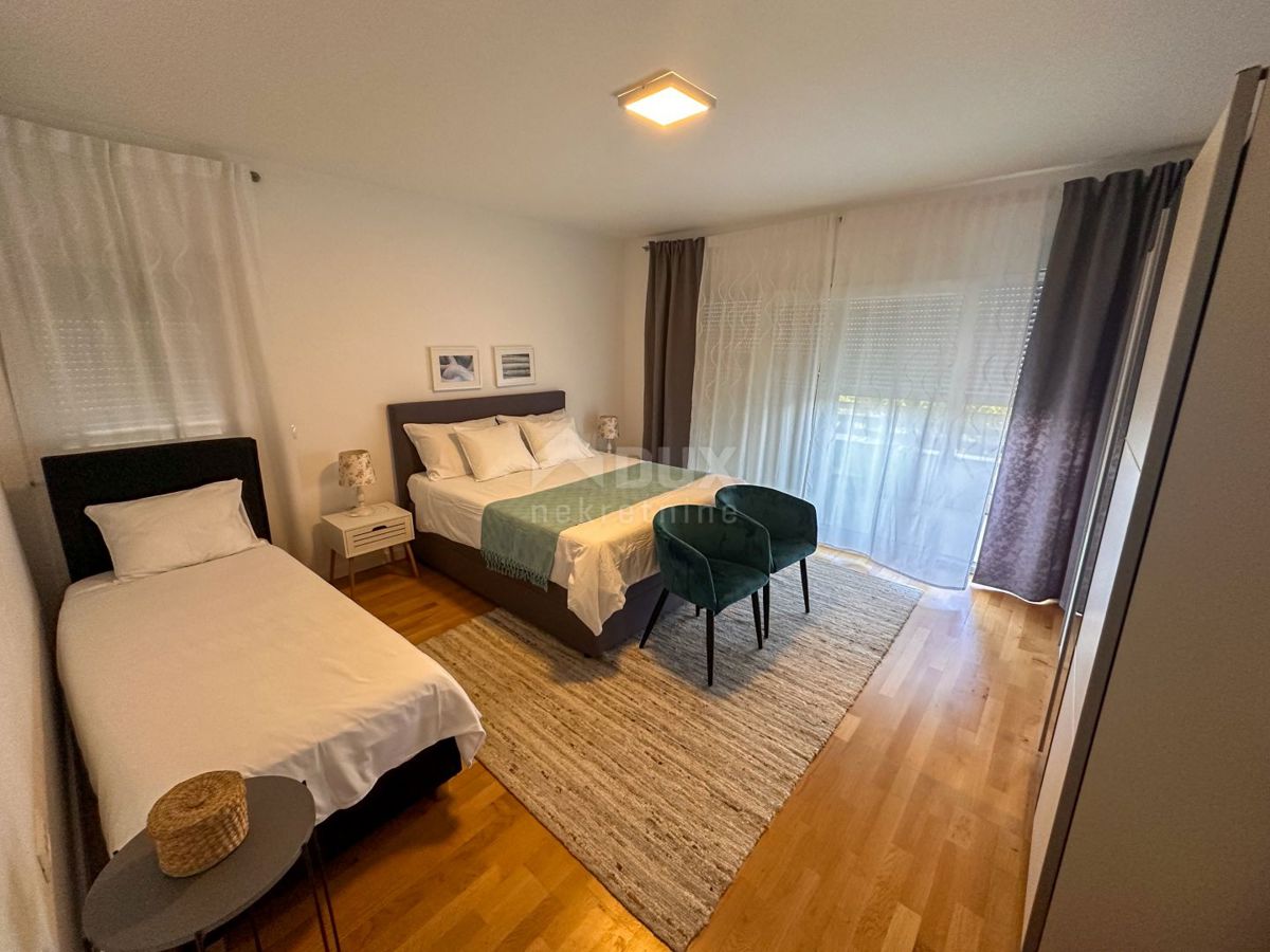 OPATIJA, MATULJI - casa con tre appartamenti, piscina e vista mare 