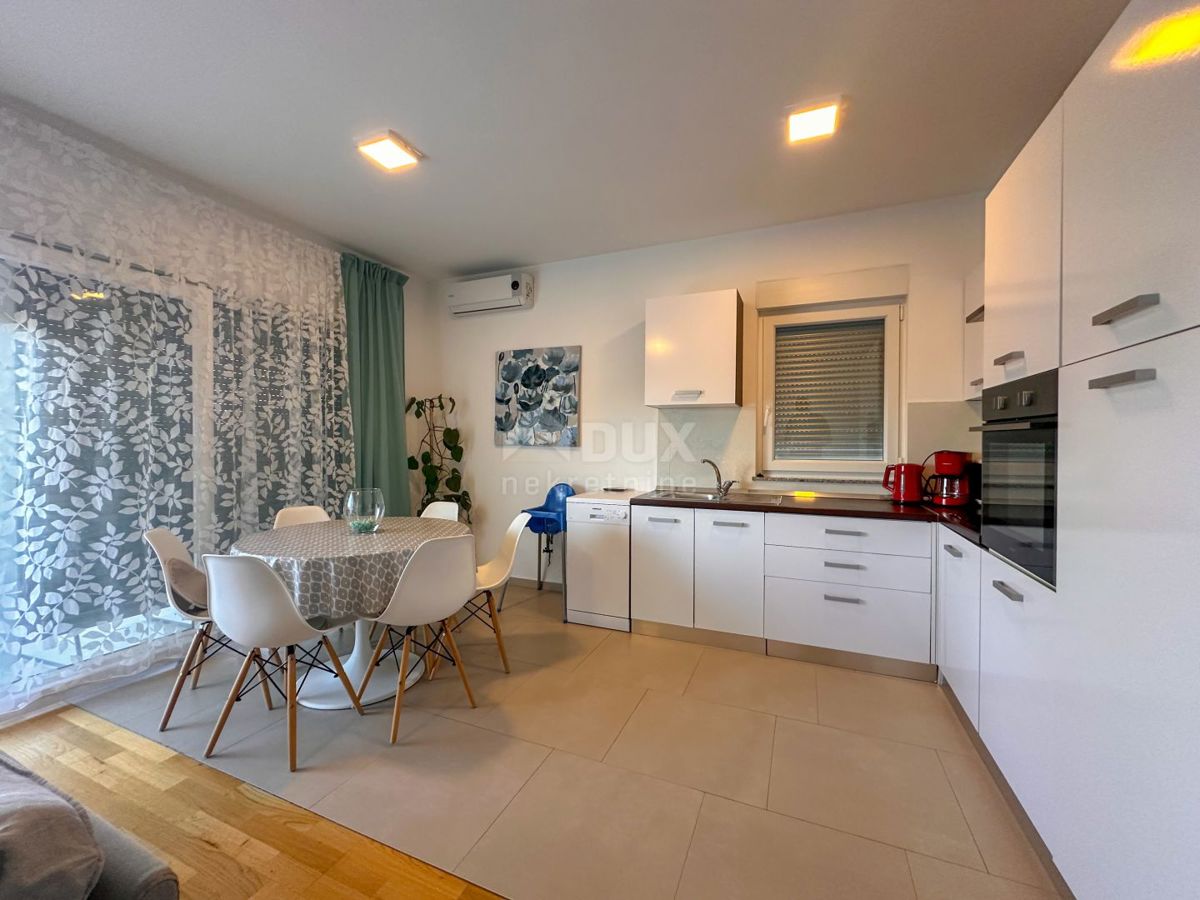 OPATIJA, MATULJI - casa con tre appartamenti, piscina e vista mare 