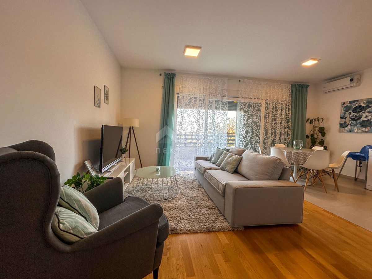 OPATIJA, MATULJI - casa con tre appartamenti, piscina e vista mare 
