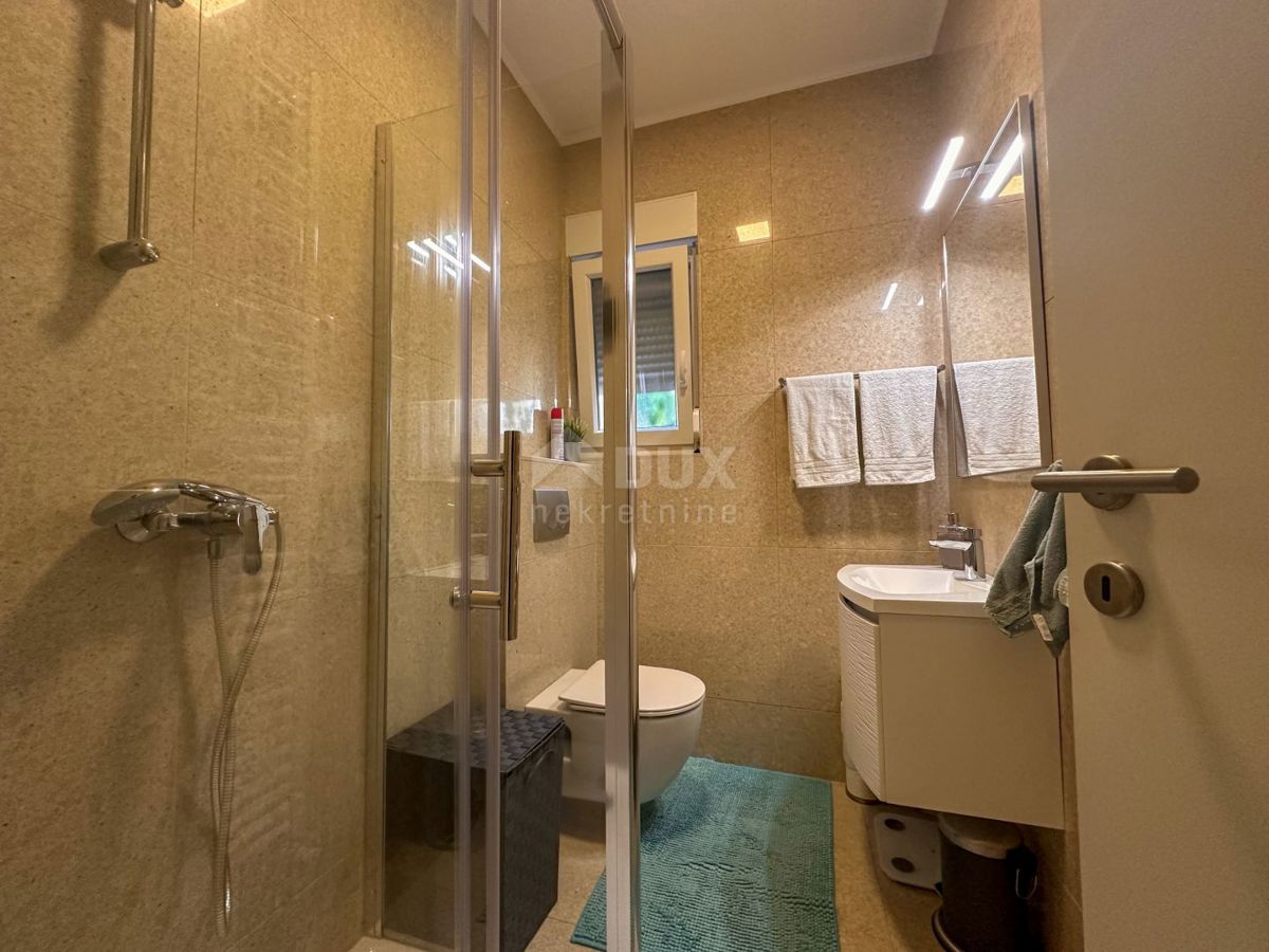OPATIJA, MATULJI - casa con tre appartamenti, piscina e vista mare 