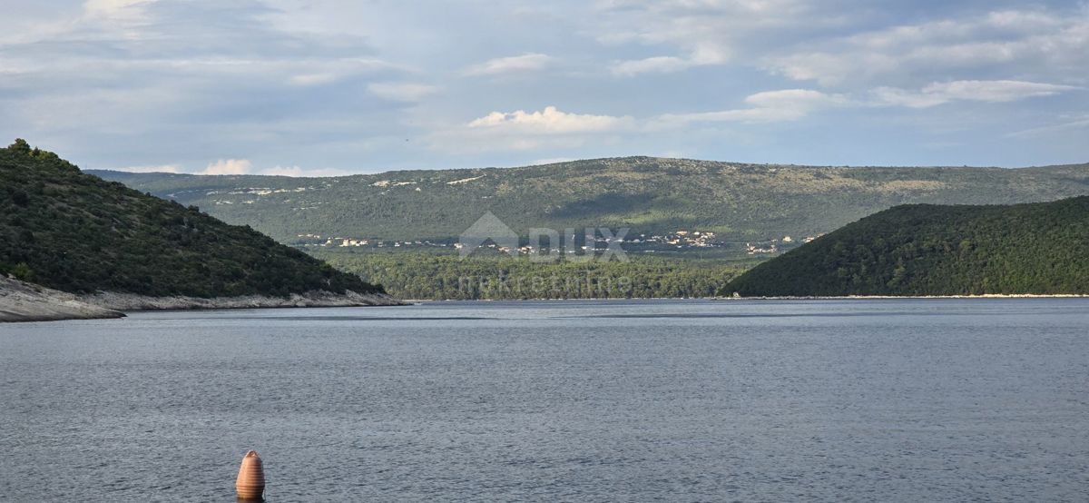 ISTRIA, RAKALJ - Terreno agricolo con impianto a 20 metri dal mare