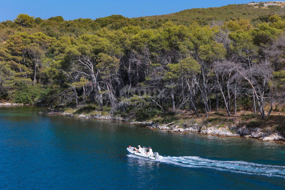 ISOLA DI MOLAT - Investi in un sogno mediterraneo: offerta esclusiva di quattro case in pietra a Molat - Ideale per fuggire nella pace e nella natura!