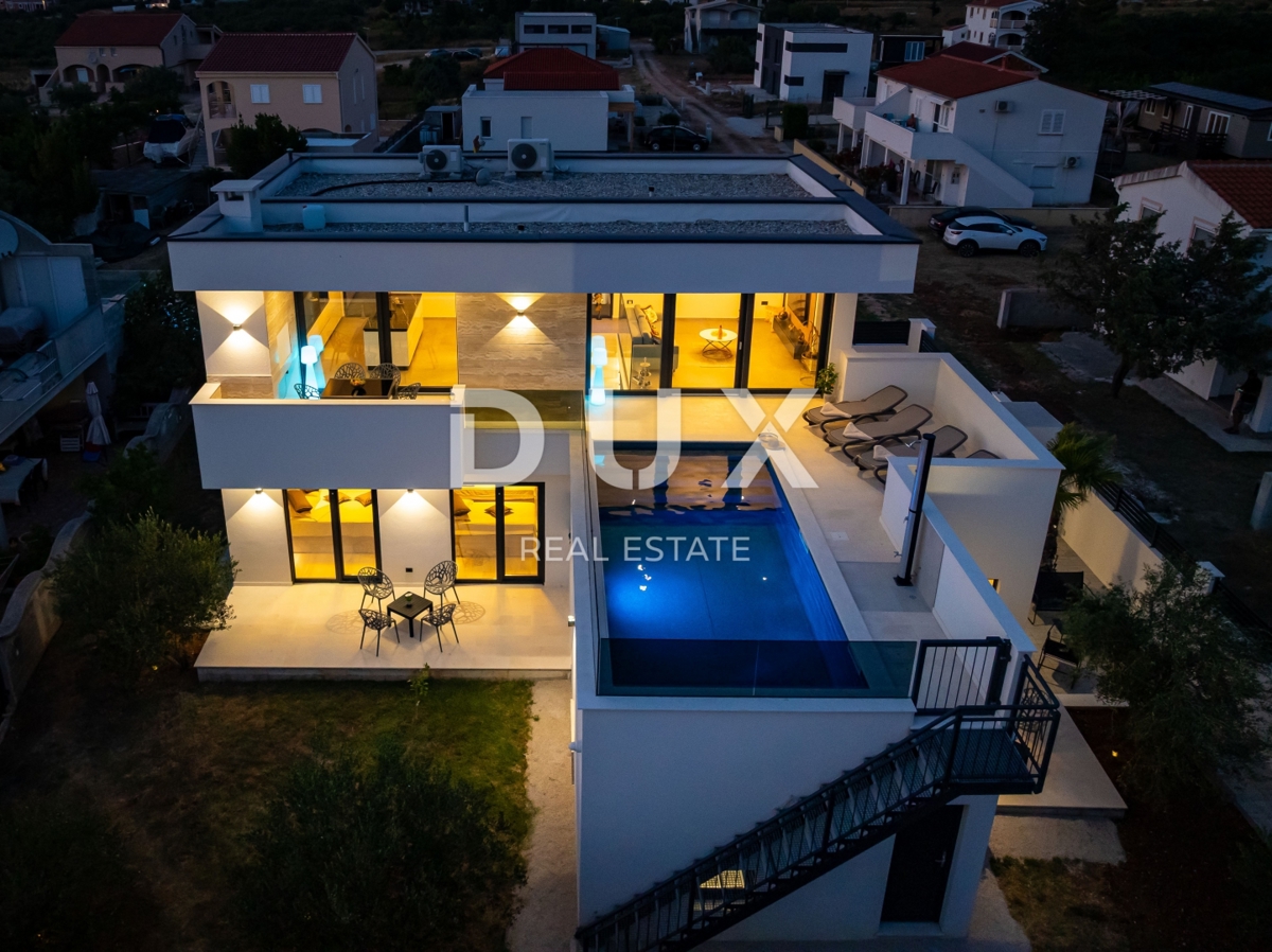 ZADAR, VRSI - nuova costruzione moderna con piscina