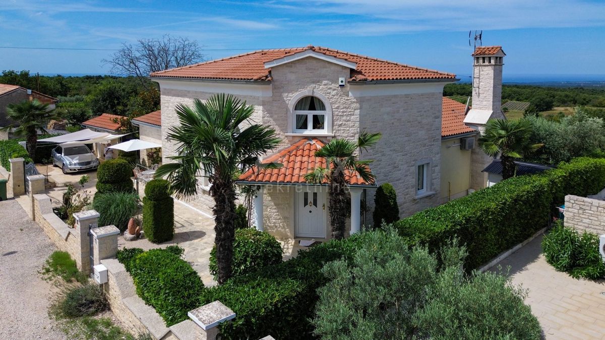 ISTRIA, VIŠNJAN - Una bellezza in pietra con vista panoramica sul mare