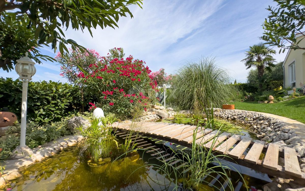 ISTRIA, VIŠNJAN - Una bellezza in pietra con vista panoramica sul mare