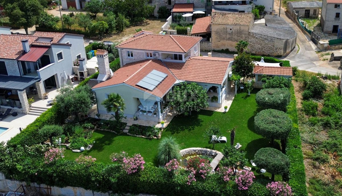 ISTRIA, VIŠNJAN - Una bellezza in pietra con vista panoramica sul mare