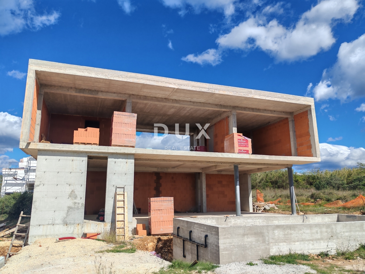 ZADAR, VRSI - Esclusiva opportunità di investimento: lussuosa villa a 5 stelle con piscina riscaldata e vista mare