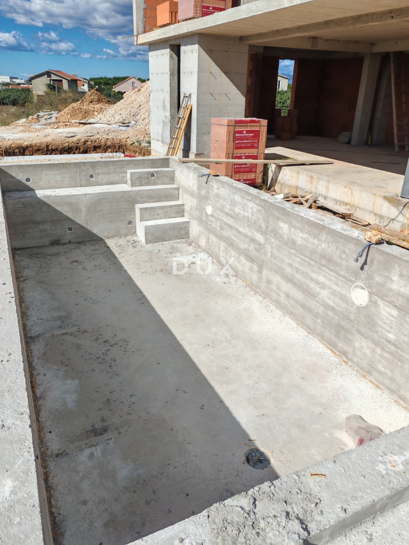 ZADAR, VRSI - Esclusiva opportunità di investimento: lussuosa villa a 5 stelle con piscina riscaldata e vista mare