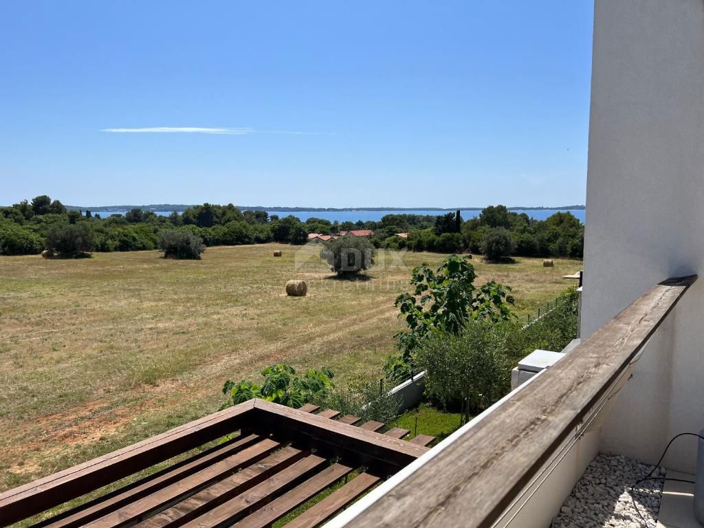 ISTRIA, PEROJ - Ottima opportunità con una bellissima vista direttamente dalla spiaggia!