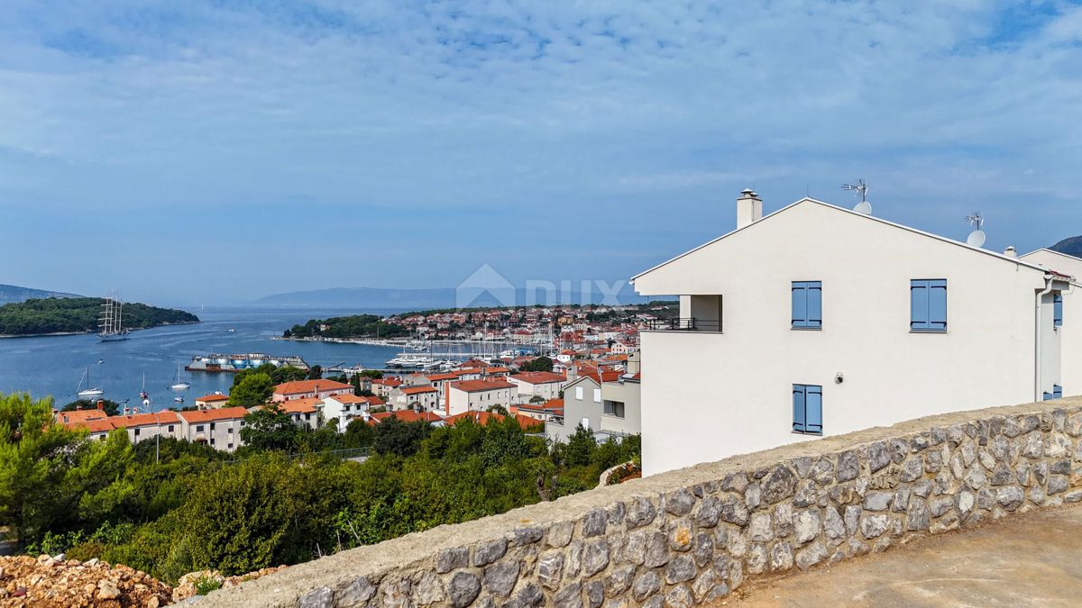 ISOLA DI CRES, CENTRO DI CRES - Appartamento 3 camere da letto + camera da letto + 2 posti auto + VISTA MARE