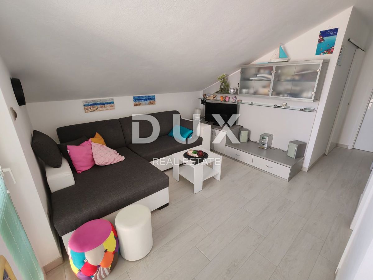  L'ISOLA DI PAG, POVLJANA - Un bellissimo appartamento a Povljana, ad un passo dalla spiaggia con una terrazza che offre una vista spettacolare sul mare! 