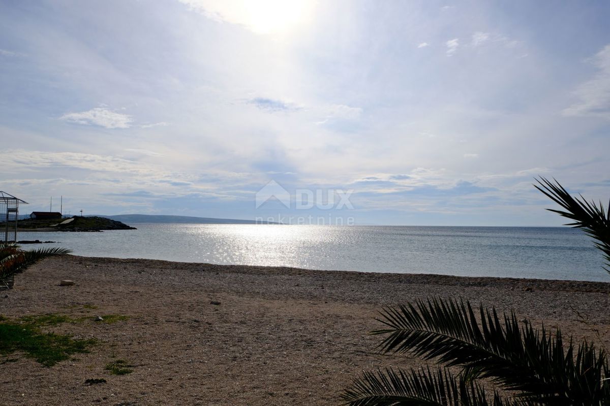  L'ISOLA DI PAG, POVLJANA - Un bellissimo appartamento a Povljana, ad un passo dalla spiaggia con una terrazza che offre una vista spettacolare sul mare! 