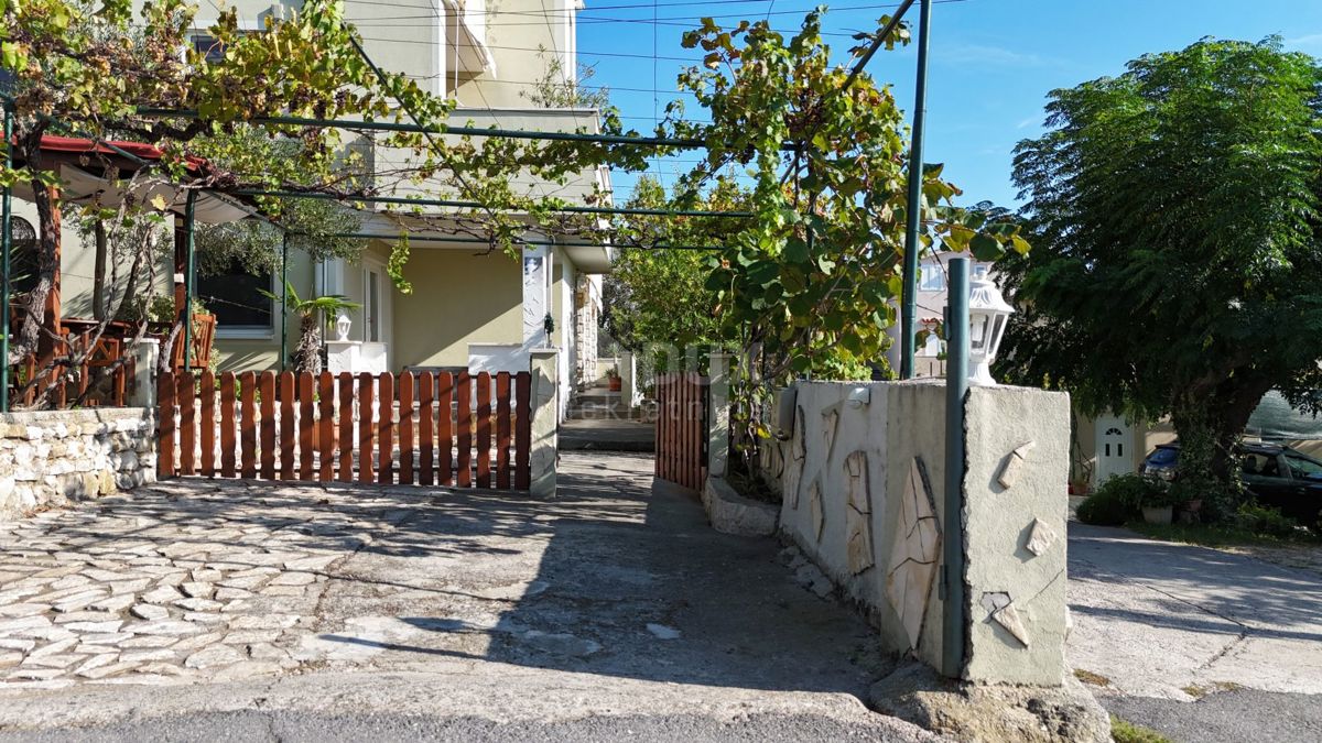 ISOLA DI RAB, BANJOL - Ottima casa con giardino e vista mare