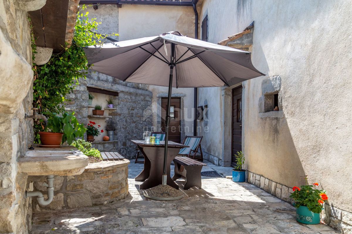 ISTRIA, GRAČIŠĆE - 3 case in pietra con piscina nel centro storico