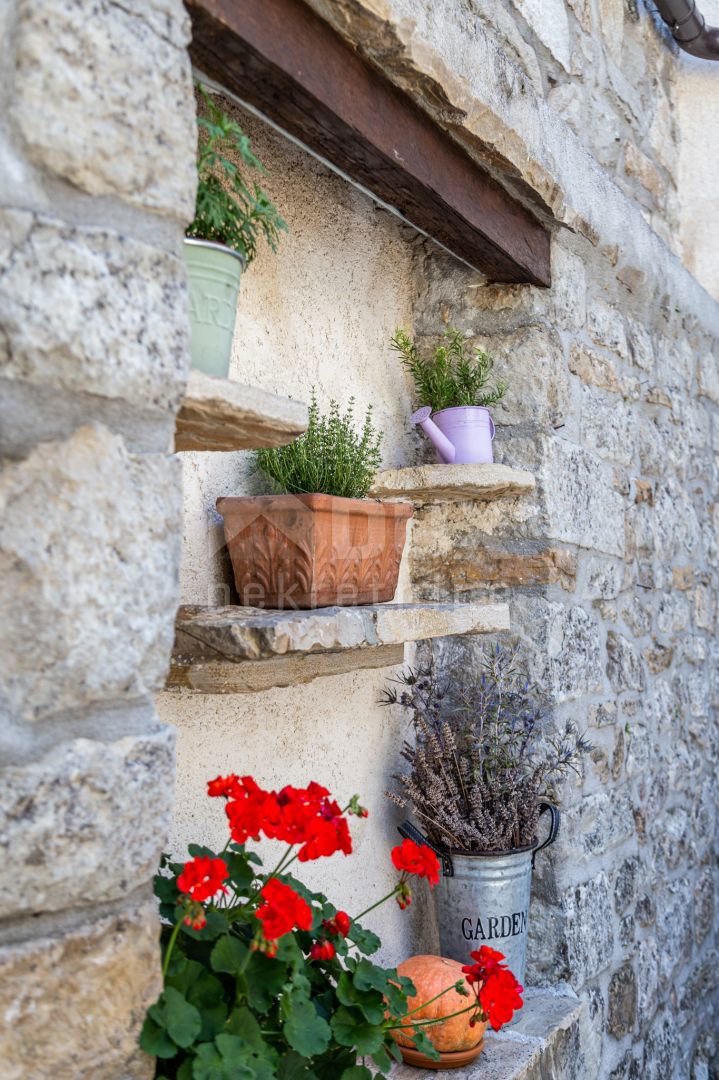 ISTRIA, GRAČIŠĆE - 3 case in pietra con piscina nel centro storico