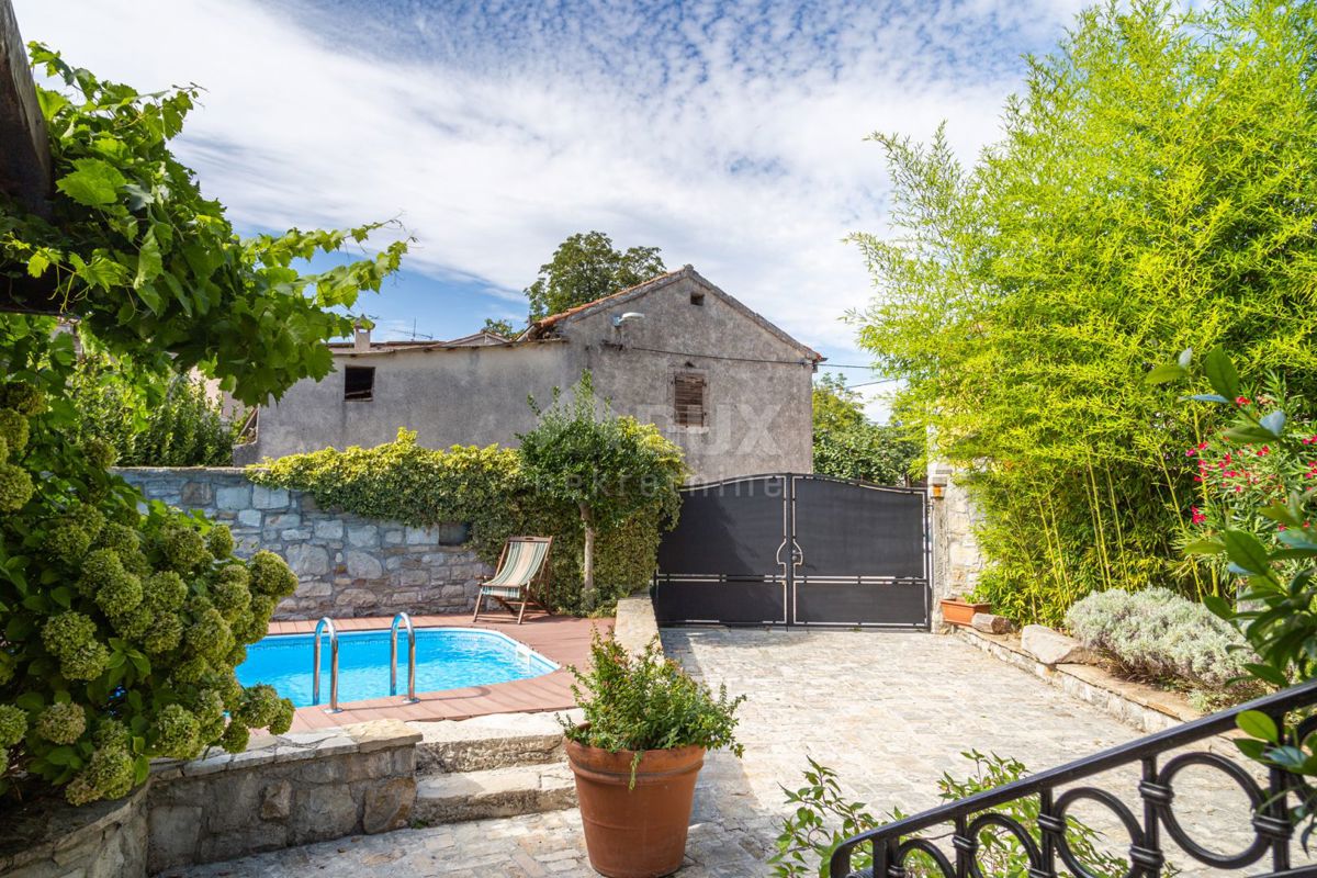 ISTRIA, GRAČIŠĆE - 3 case in pietra con piscina nel centro storico