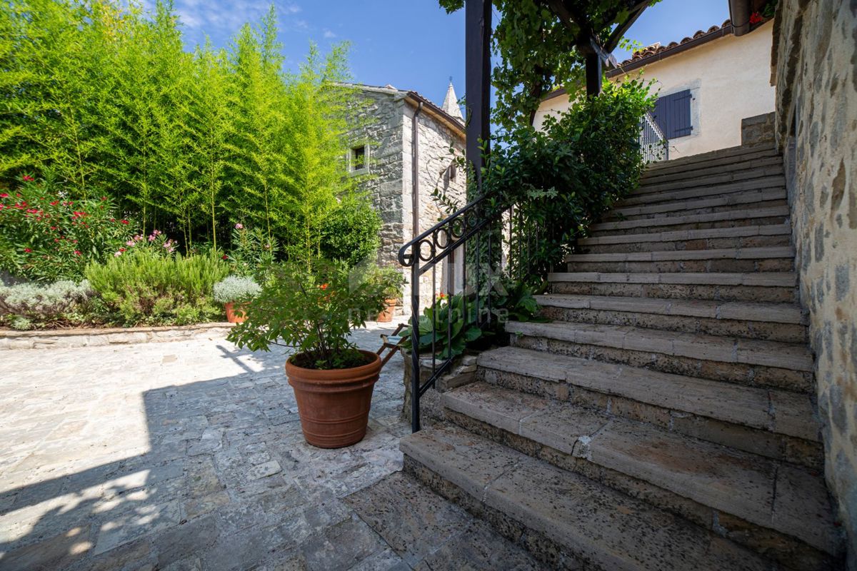 ISTRIA, GRAČIŠĆE - 3 case in pietra con piscina nel centro storico