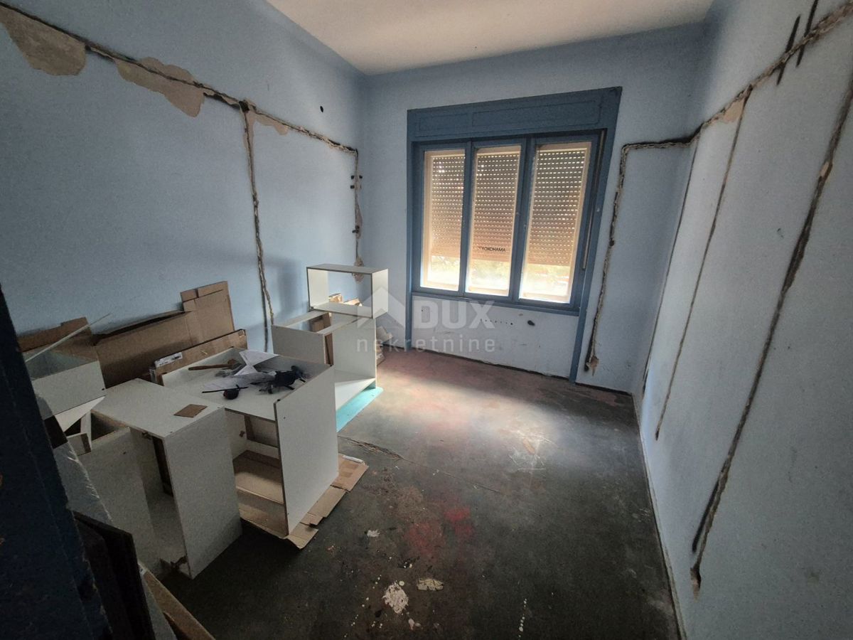 PULA, CENTRO - Appartamento con 4 camere da letto, terrazzo