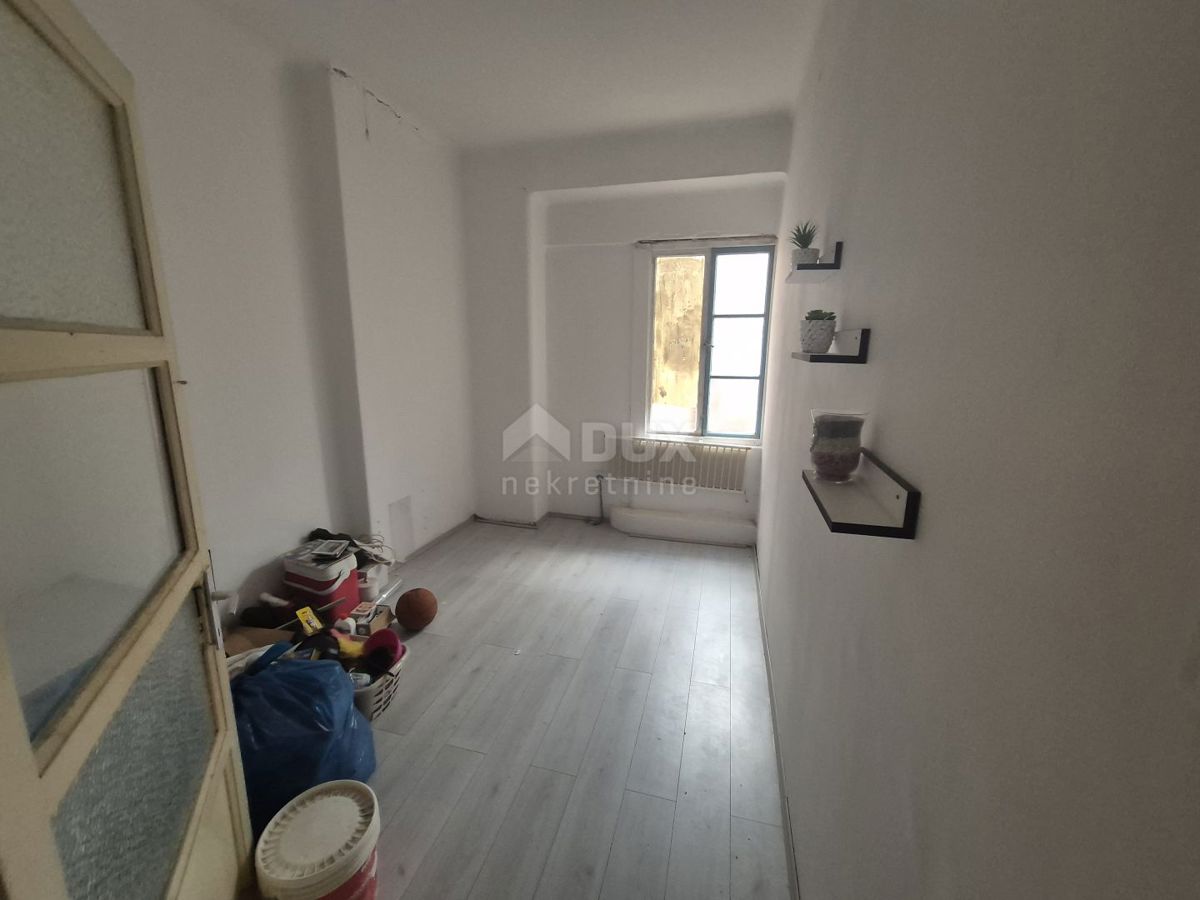 PULA, CENTRO - Appartamento con 4 camere da letto, terrazzo