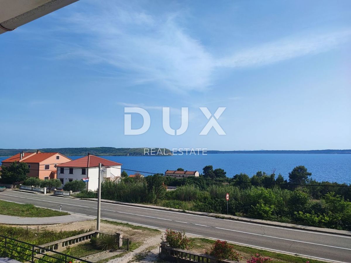 ZADAR, RTINA - Una casa spaziosa con un'impressionante vista sul mare