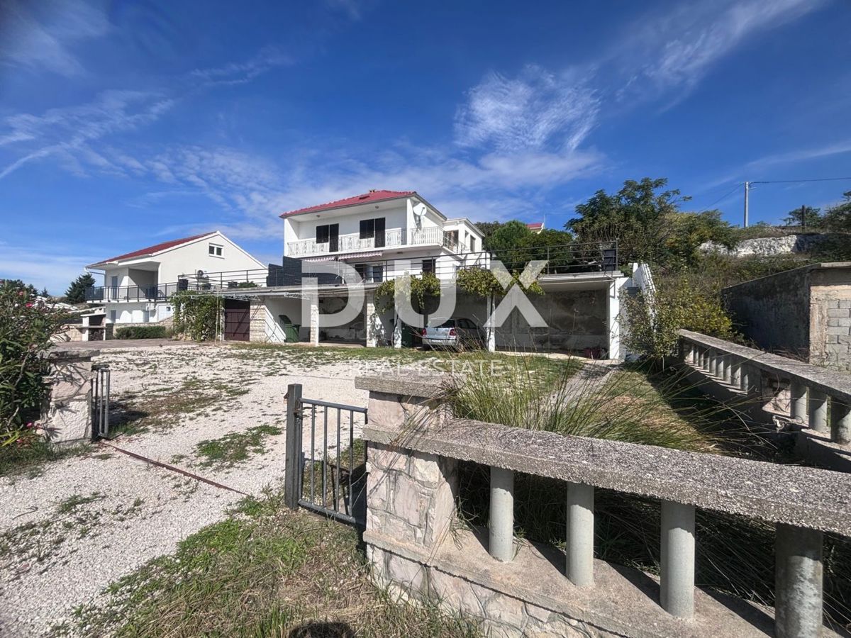 ZADAR, RTINA - Una casa spaziosa con un'impressionante vista sul mare