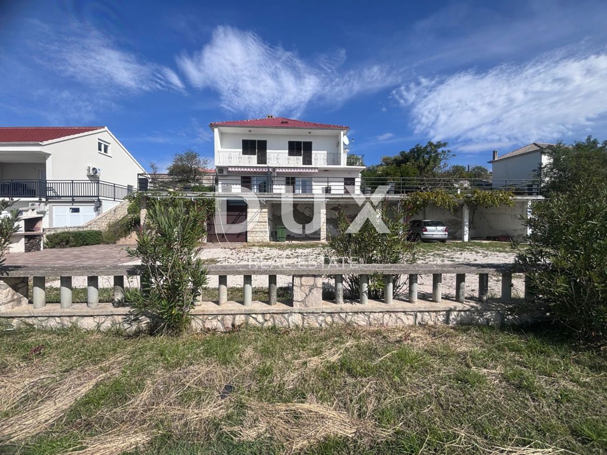 ZADAR, RTINA - Una casa spaziosa con un'impressionante vista sul mare