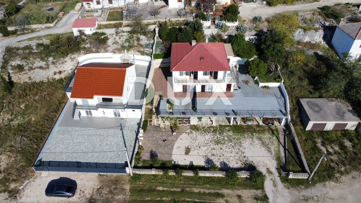 ZADAR, RTINA - Una casa spaziosa con un'impressionante vista sul mare