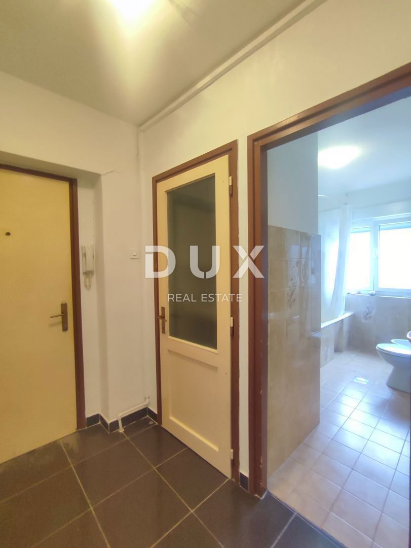 ISTRIA, POLA - Appartamento 2BR+DB al 3° piano dell'edificio