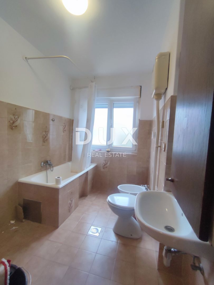 ISTRIA, POLA - Appartamento 2BR+DB al 3° piano dell'edificio