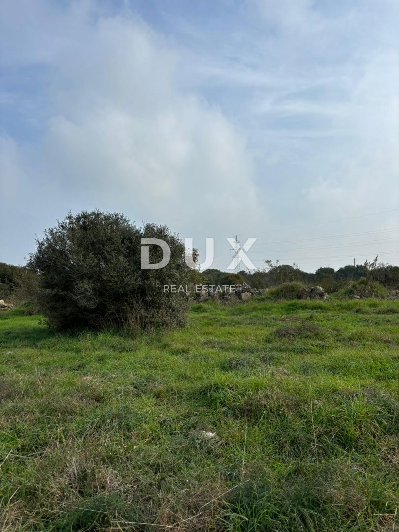 ISTRIA, POLA - Eccellente terreno spazioso con vista sulla città!