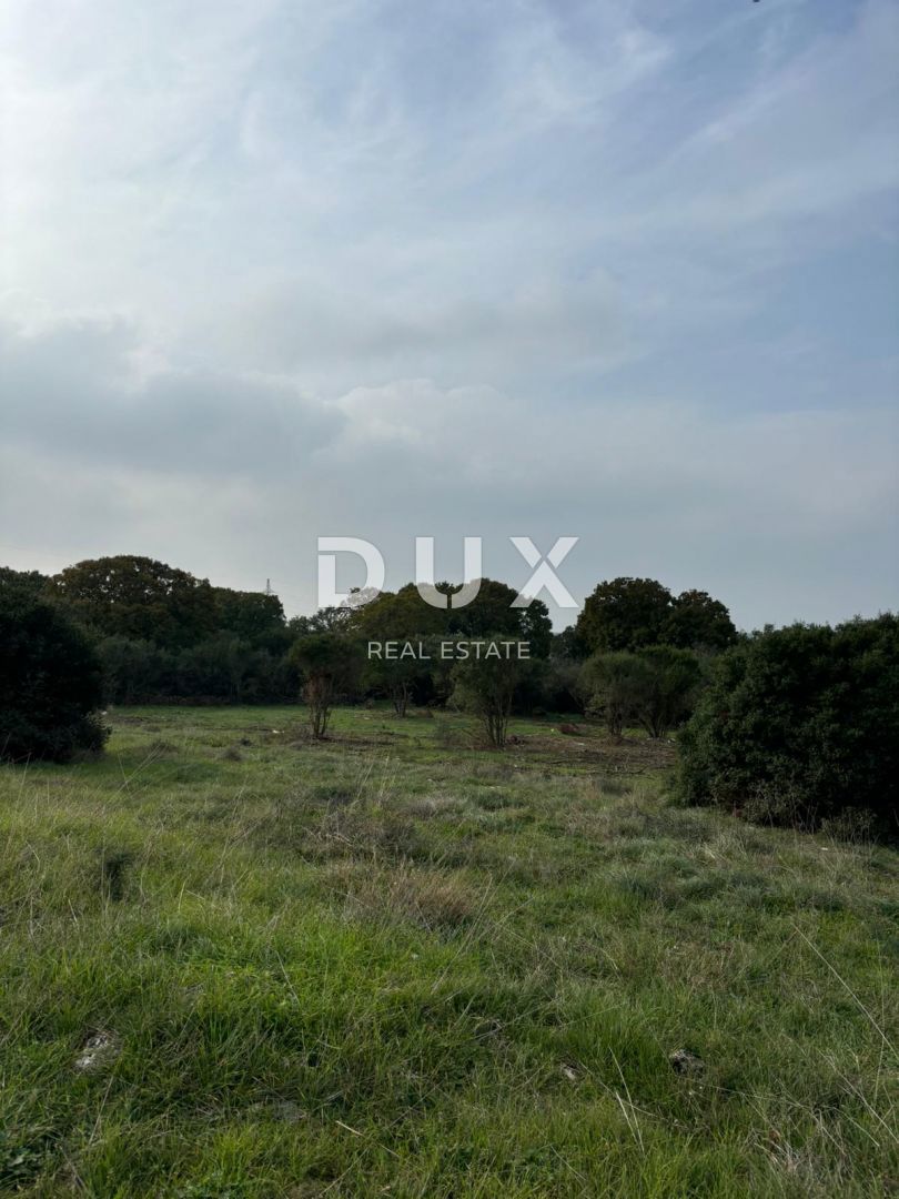 ISTRIA, POLA - Eccellente terreno spazioso con vista sulla città!