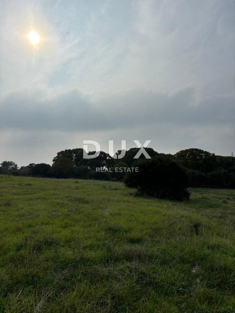 ISTRIA, POLA - Eccellente terreno spazioso con vista sulla città!