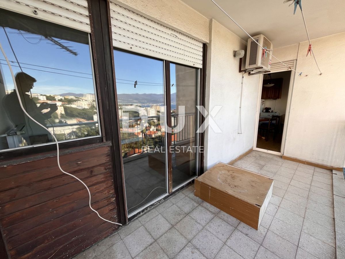 RIJEKA, TURNIĆ - Appartamento con 2 camere da letto con balcone e vista mare 