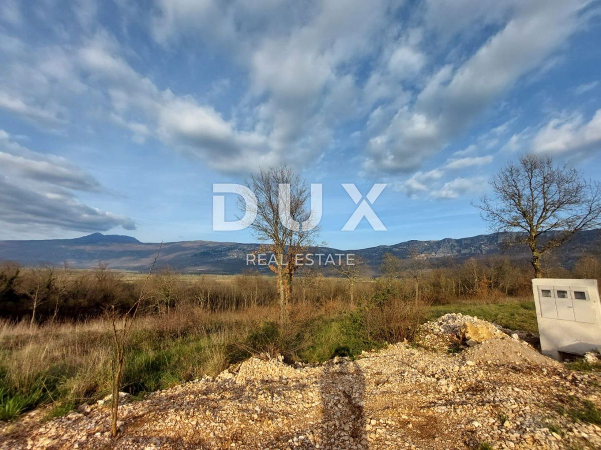 ISTRIA, KRŠAN - Attraente terreno edificabile con design concettuale e vista sul Monte Maggiore 