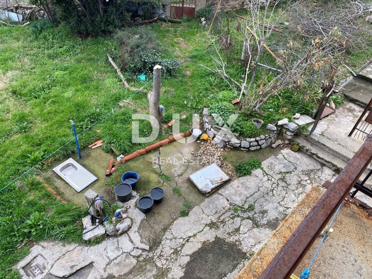 RIJEKA, KOZALA - antica villa italiana indipendente del 1912 con vista sul mare e giardino di 2.383 m2! OPPORTUNITÀ!