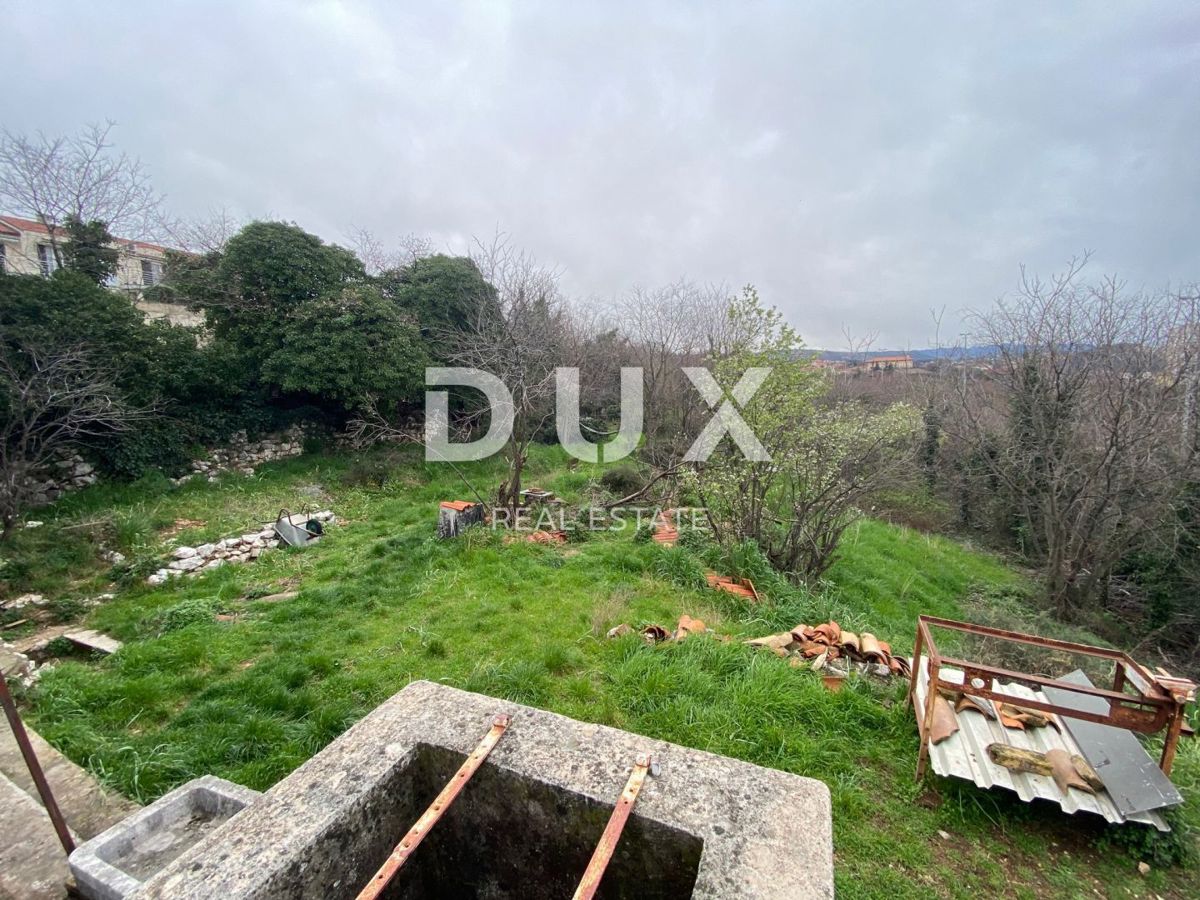 RIJEKA, KOZALA - antica villa italiana indipendente del 1912 con vista sul mare e giardino di 2.383 m2! OPPORTUNITÀ!