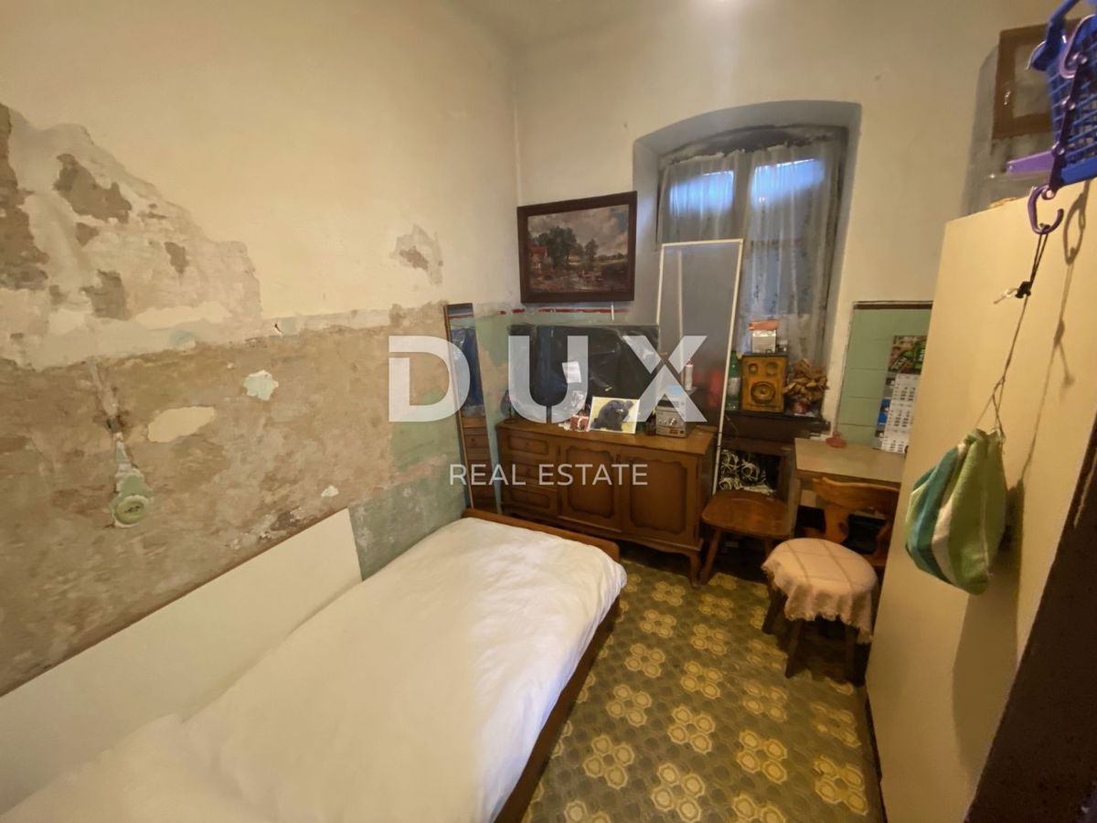 RIJEKA, KOZALA - antica villa italiana indipendente del 1912 con vista sul mare e giardino di 2.383 m2! OPPORTUNITÀ!